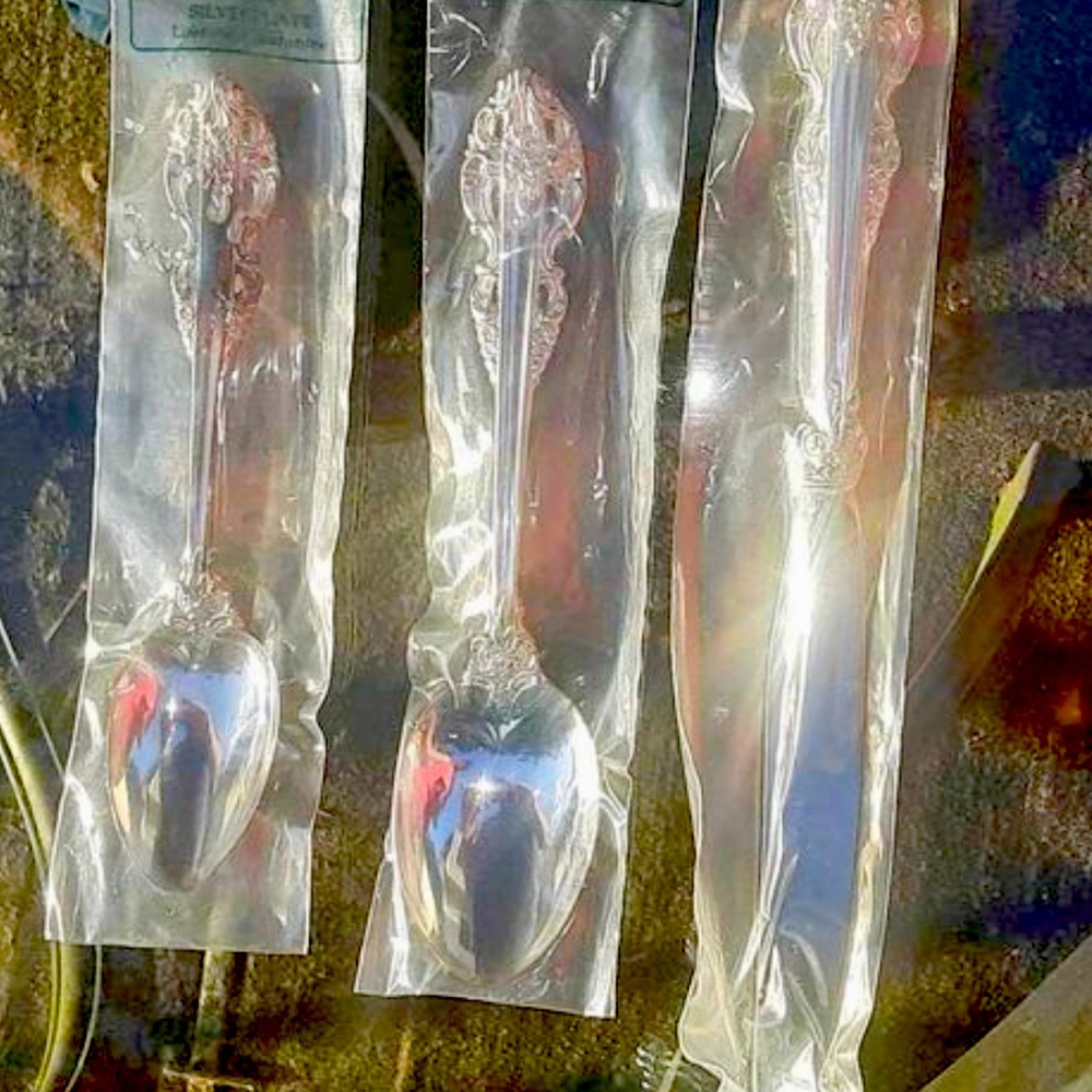 Silver Service for 8! Reed and Barton 42 piece silver plated + 2 serving pieces.